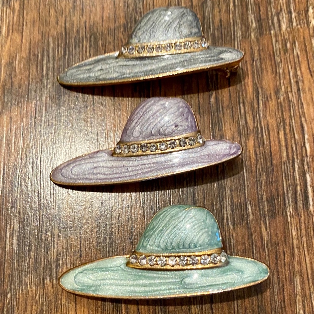 Beautiful Set of Three (3) Hat shaped Brooches!!! - Picture 3 of 6